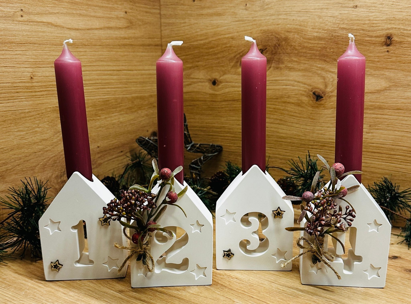 Moderner Adventskranz im Häuschendesign: Stilvoll durch die Weihnachtszeit