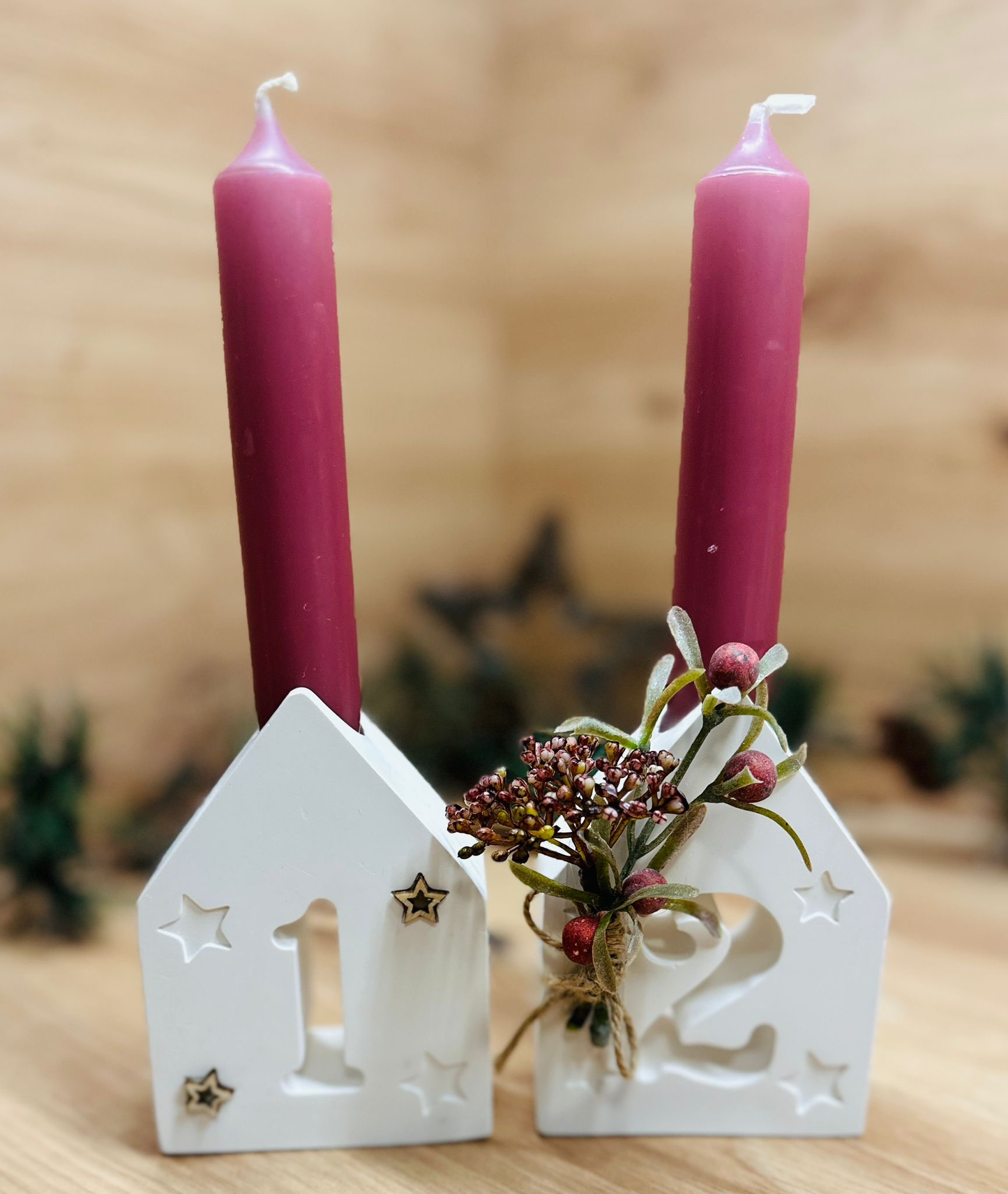 Moderner Adventskranz im Häuschendesign: Stilvoll durch die Weihnachtszeit