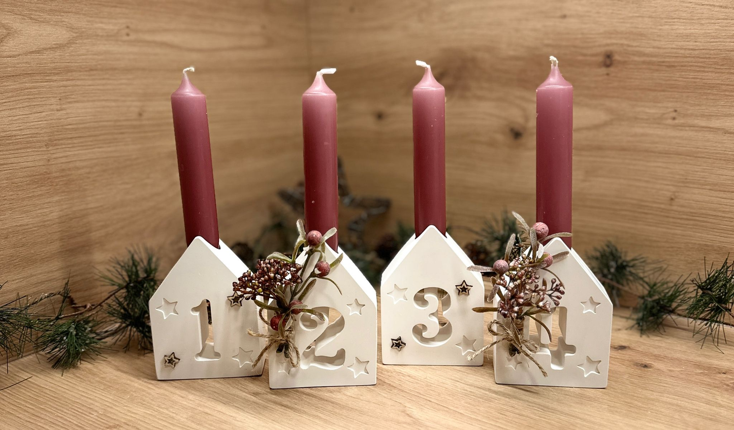 Moderner Adventskranz im Häuschendesign: Stilvoll durch die Weihnachtszeit