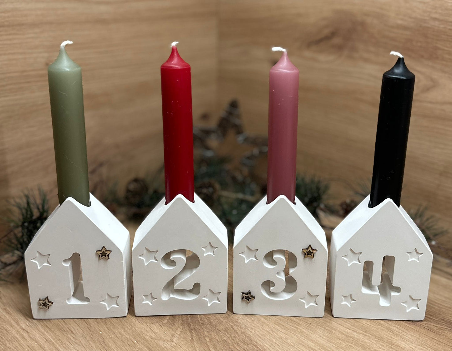 Moderner Adventskranz im Häuschendesign: Stilvoll durch die Weihnachtszeit